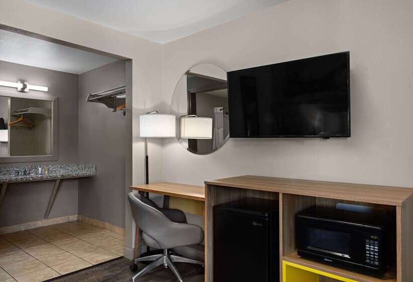 Мотель Days Inn By Wyndham Lakewood South Tacoma