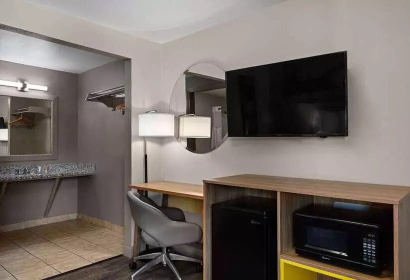 モーテル Days Inn By Wyndham Lakewood South Tacoma