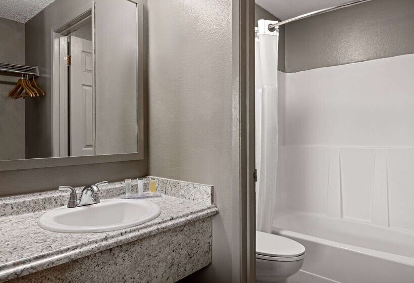 Мотель Days Inn By Wyndham Lakewood South Tacoma