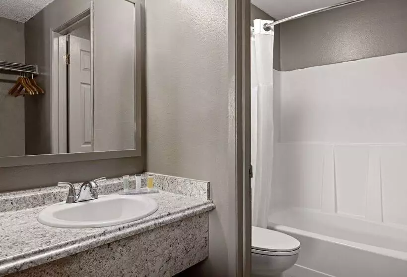 モーテル Days Inn By Wyndham Lakewood South Tacoma