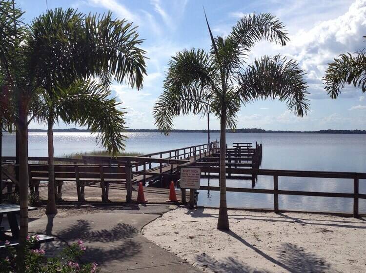 Motel Lakeside Inn And Cafe