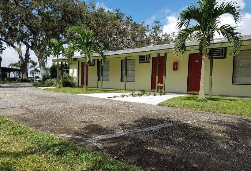 Motel Lakeside Inn And Cafe