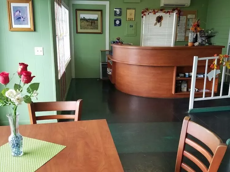 モーテル Lakeside Inn And Cafe