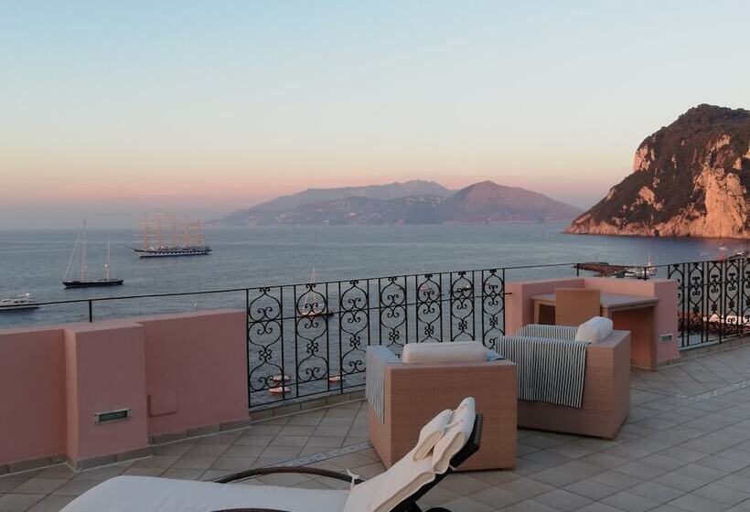 بنسيون Capri Inn