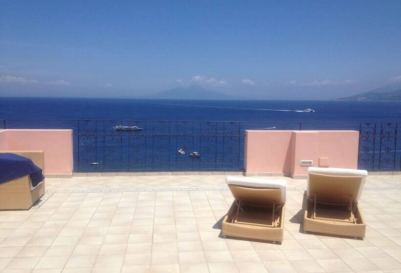 بنسيون Capri Inn