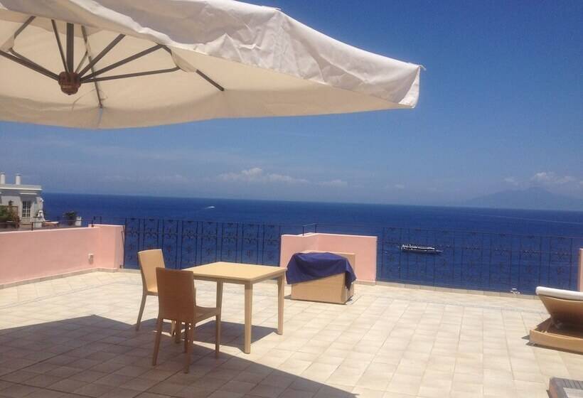 بنسيون Capri Inn