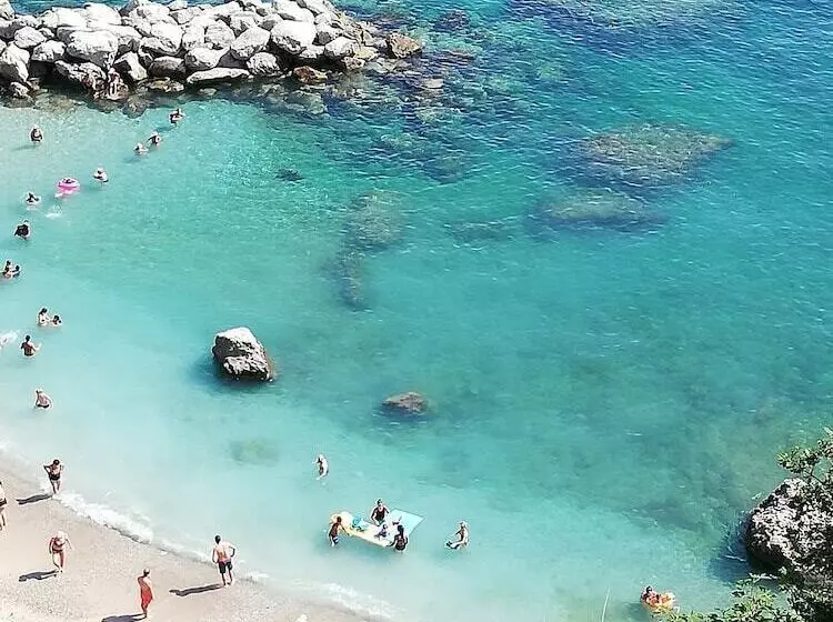 Majatalo Capri Inn