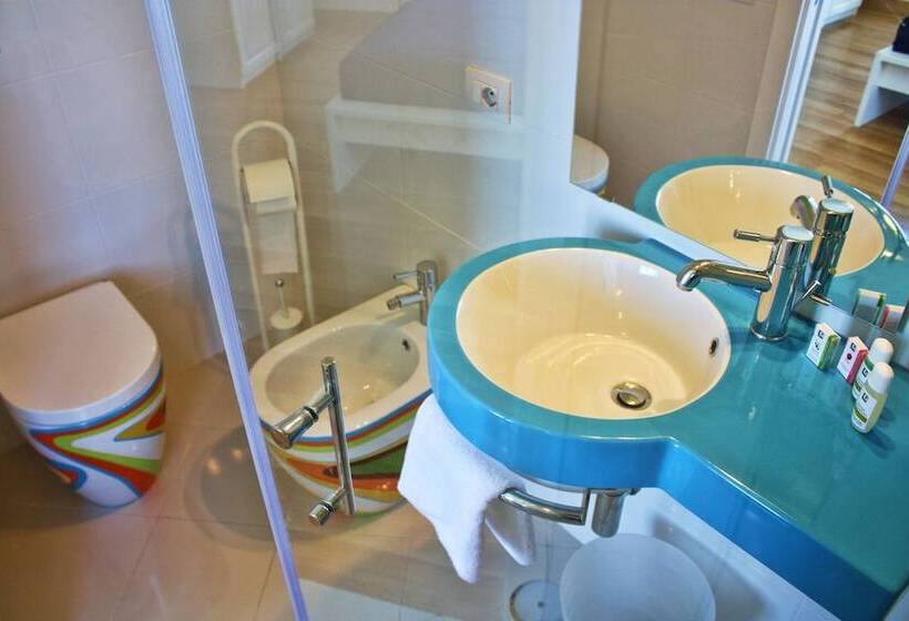 بنسيون Capri Inn