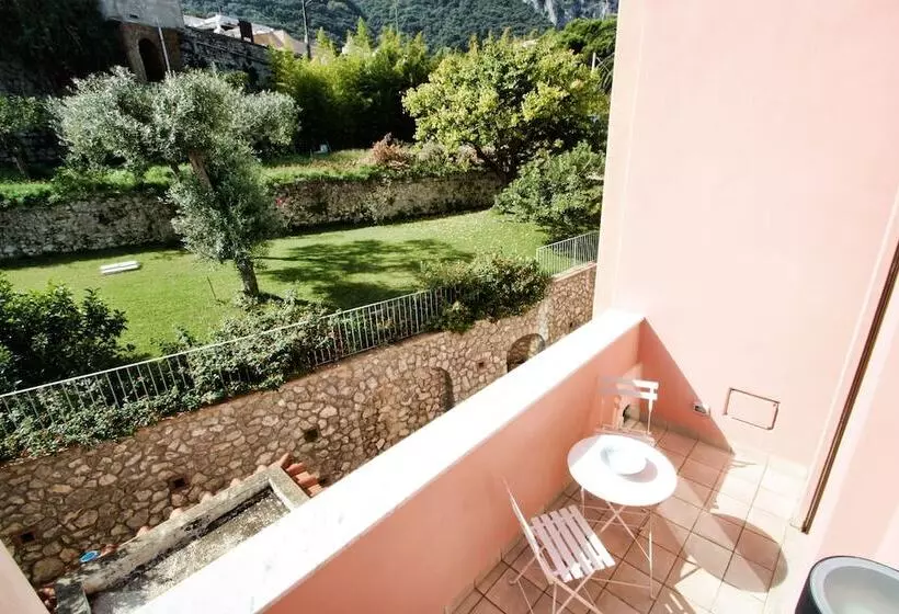 Majatalo Capri Inn