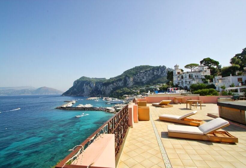 بنسيون Capri Inn