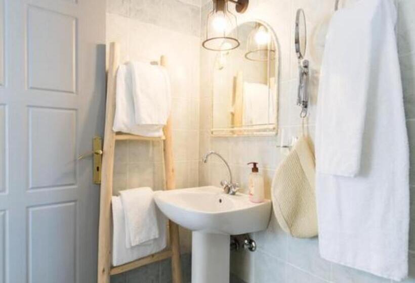 بنسيون Evi Rooms