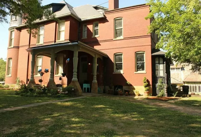 Aamiaismajoitus (B&B) Johnstone Mansiion