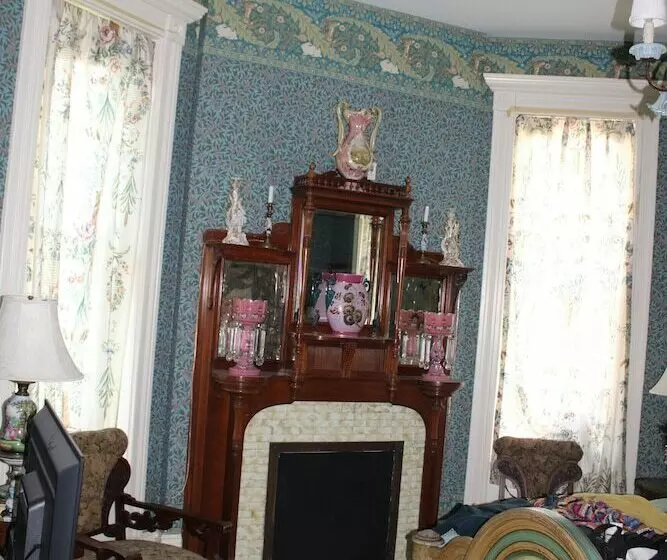 Aamiaismajoitus (B&B) Johnstone Mansiion