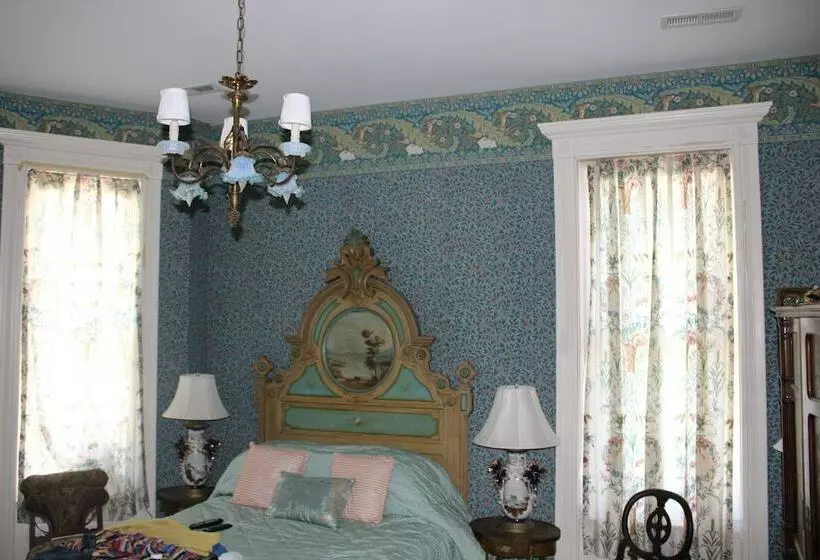 Aamiaismajoitus (B&B) Johnstone Mansiion