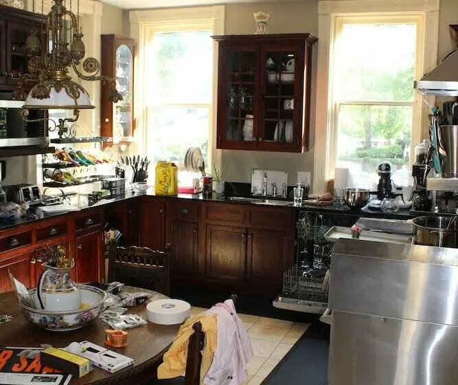 Aamiaismajoitus (B&B) Johnstone Mansiion