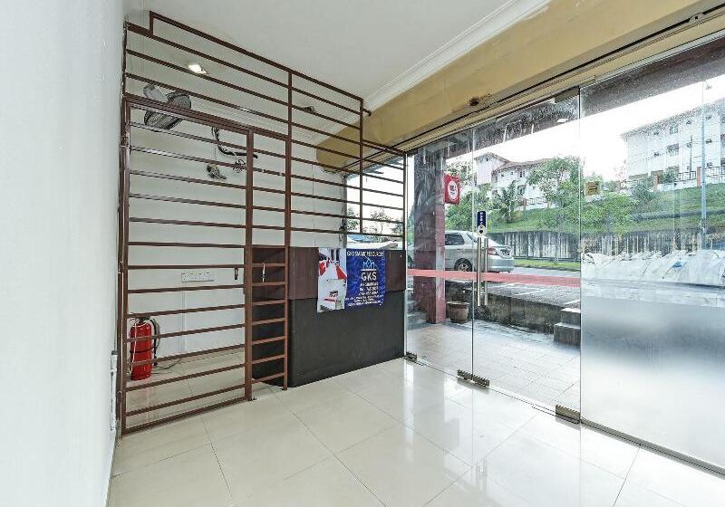 Gks Hotel By Oyo Rooms