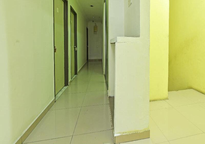 Gks Hotel By Oyo Rooms