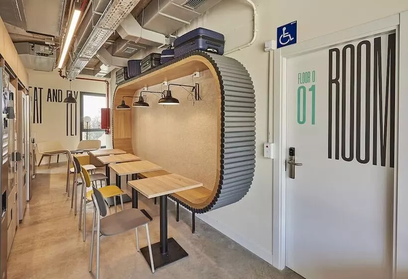 Hostelfly