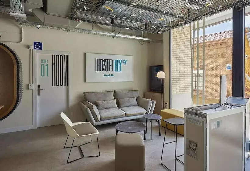 Hostelfly