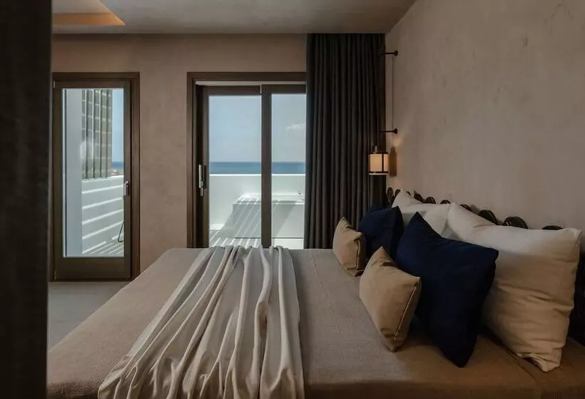 ホテル Naxos Rhyton