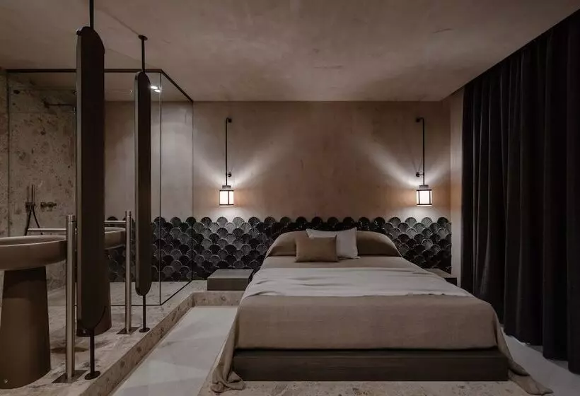 ホテル Naxos Rhyton