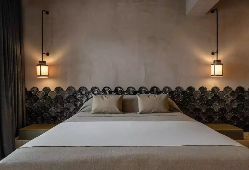 ホテル Naxos Rhyton