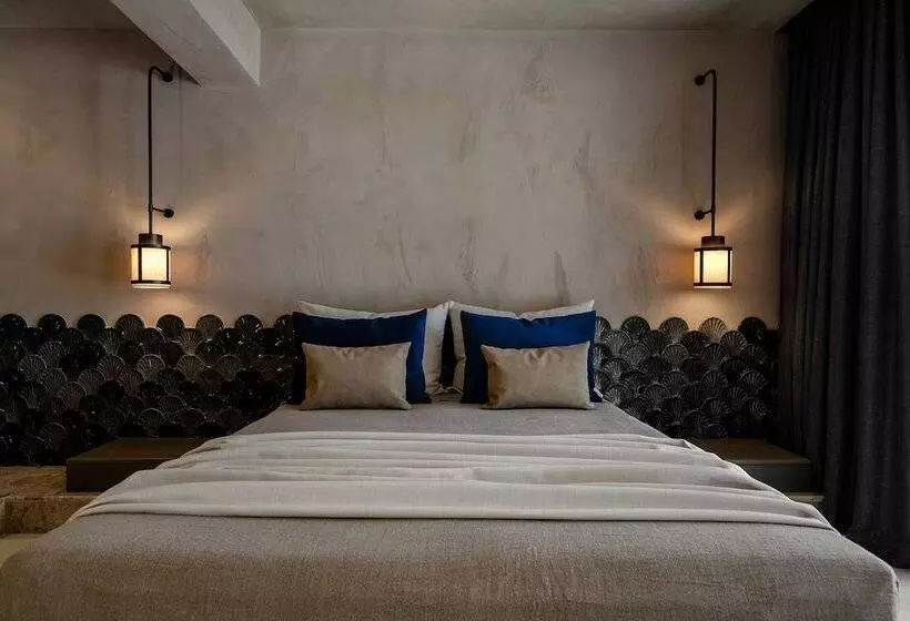 ホテル Naxos Rhyton