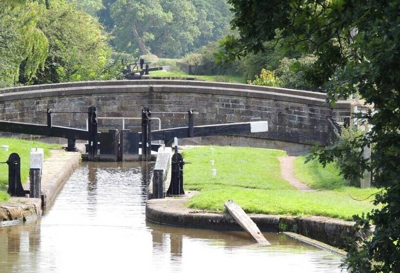 إقامة Stunning 2 Bed House In Macclesfield Cheshire