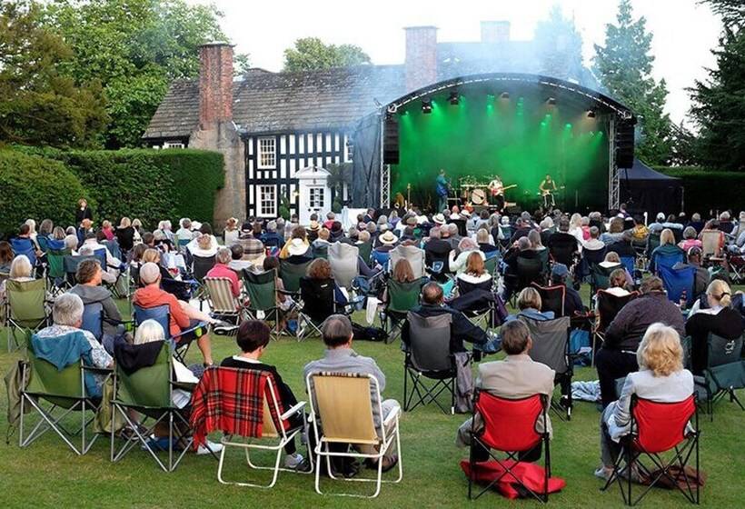 Резиденция Stunning 2 Bed House In Macclesfield Cheshire