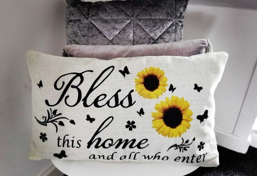 Резиденция Stunning 2 Bed House In Macclesfield Cheshire