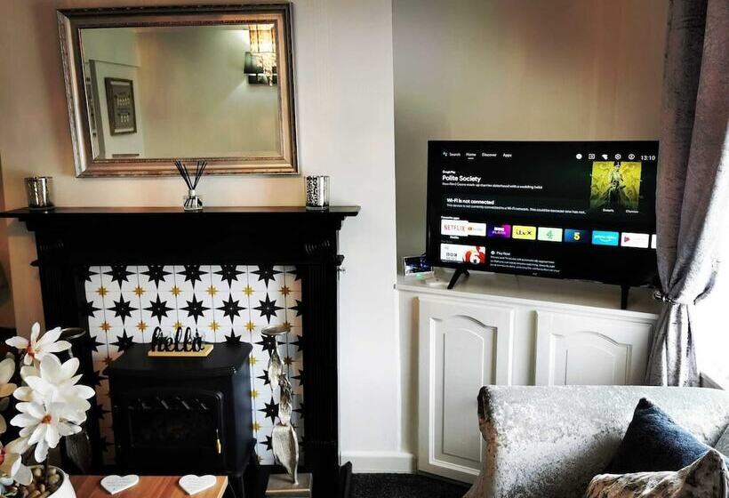 Резиденция Stunning 2 Bed House In Macclesfield Cheshire