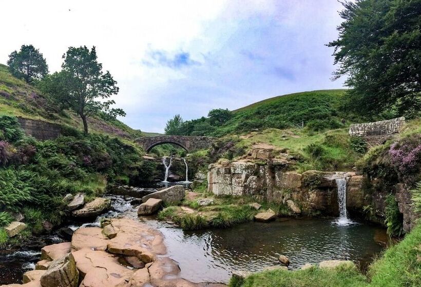 Резиденция Stunning 2 Bed House In Macclesfield Cheshire