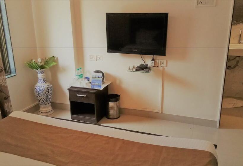 Dragonfly Apartments Emerald