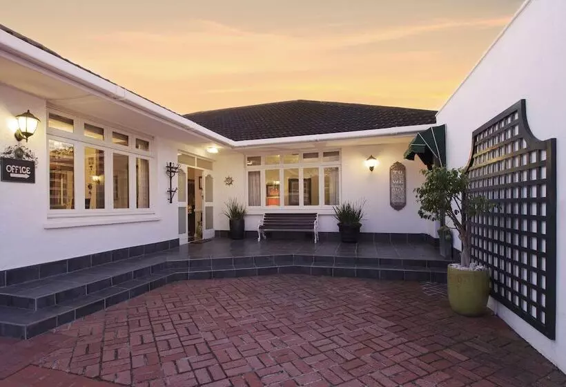 هتل Carslogie House