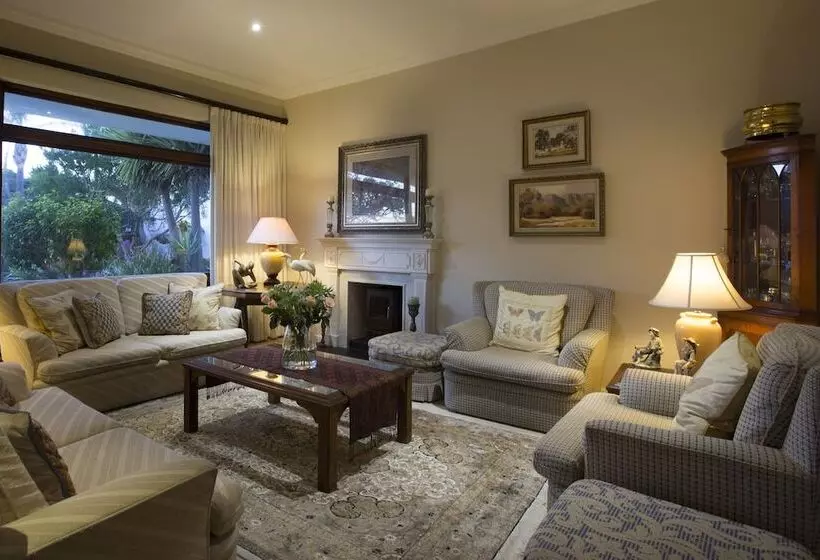 هتل Carslogie House
