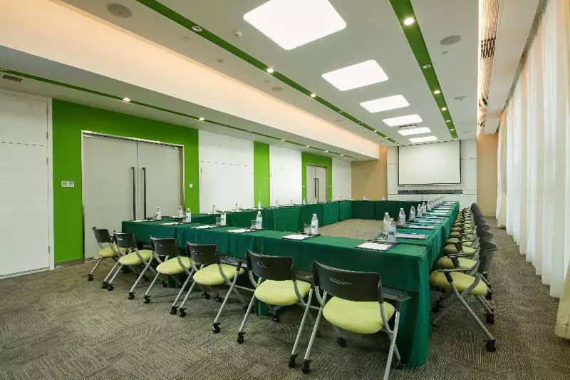 Holiday Inn Express Leshan City Square, An Ihg Hotel High Speed Rail And Leshan Giant Buddha