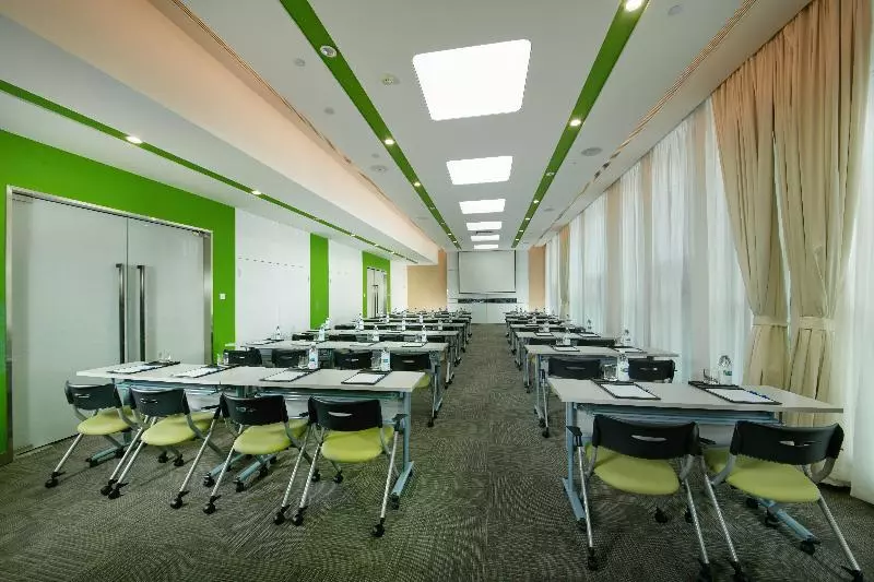 Holiday Inn Express Leshan City Square, An Ihg Hotel High Speed Rail And Leshan Giant Buddha