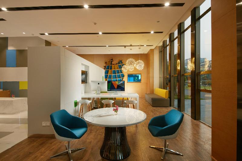 Holiday Inn Express Leshan City Square, An Ihg Hotel High Speed Rail And Leshan Giant Buddha