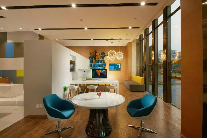 Holiday Inn Express Leshan City Square, An Ihg Hotel High Speed Rail And Leshan Giant Buddha