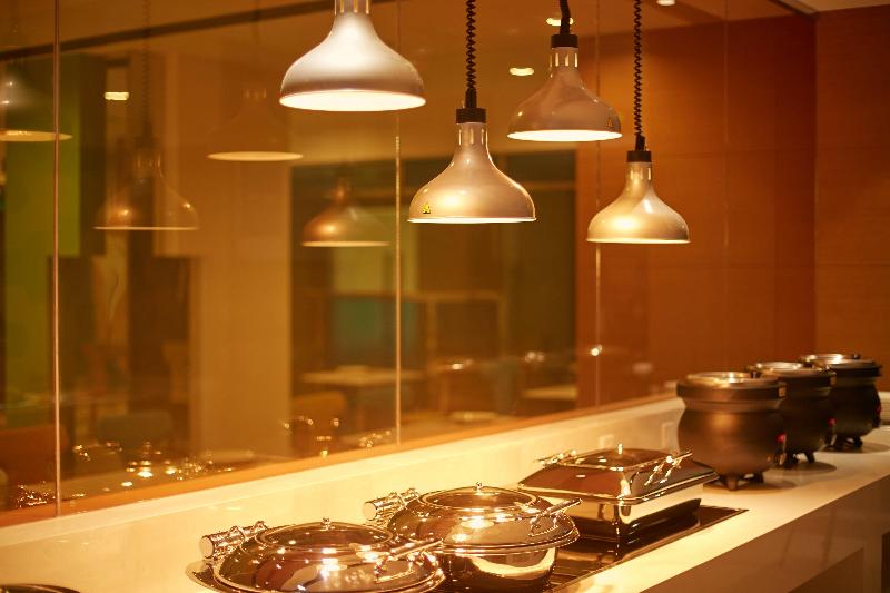 Holiday Inn Express Leshan City Square, An Ihg Hotel High Speed Rail And Leshan Giant Buddha