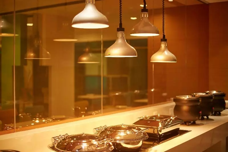 Holiday Inn Express Leshan City Square, An Ihg Hotel High Speed Rail And Leshan Giant Buddha