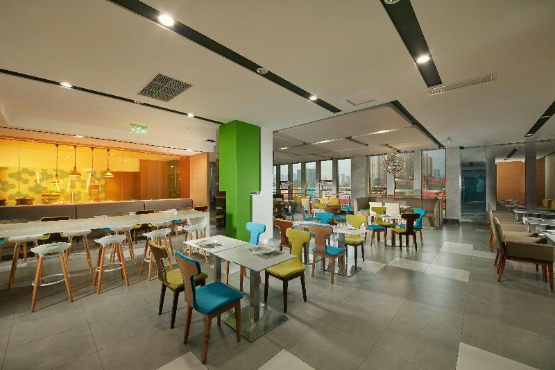 Holiday Inn Express Leshan City Square, An Ihg Hotel High Speed Rail And Leshan Giant Buddha