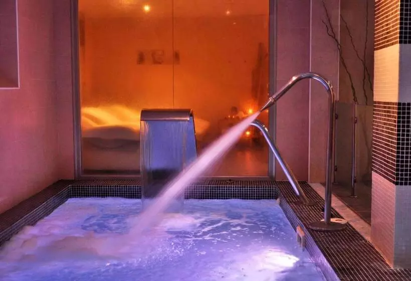Hotelli & Spa Plaza Arriate