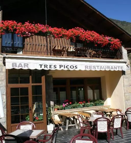 ホテル Tres Picos