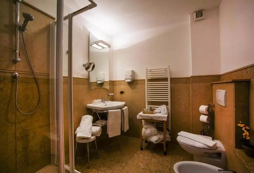 Paradise Hotel & Wellness