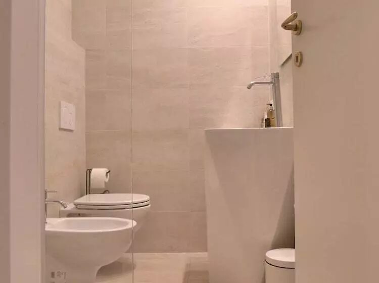 تختخواب و صبحانه Helmirage Suite Via Del Corso