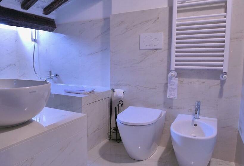 تختخواب و صبحانه Helmirage Suite Via Del Corso