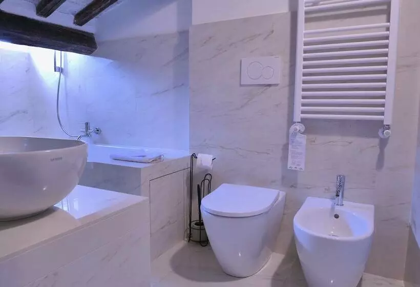 تختخواب و صبحانه Helmirage Suite Via Del Corso