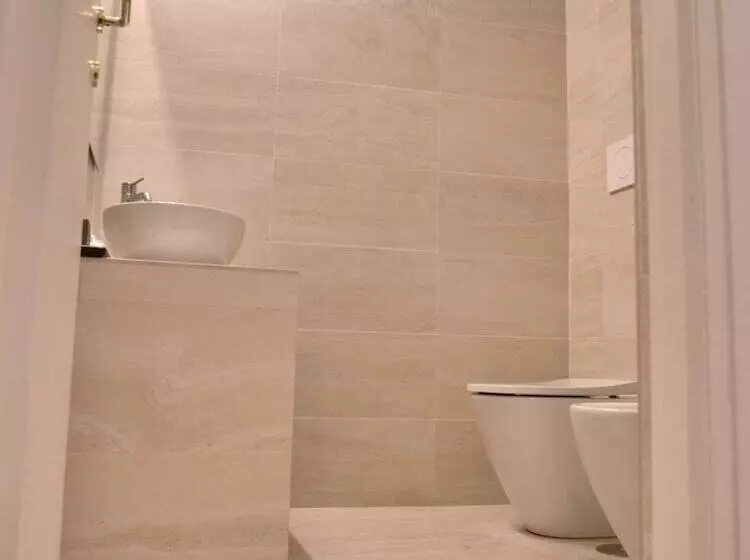 تختخواب و صبحانه Helmirage Suite Via Del Corso