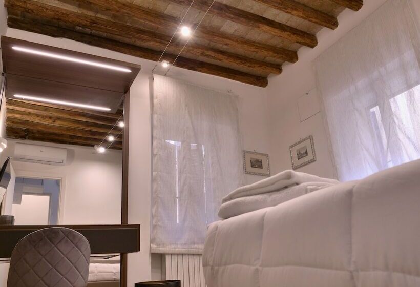 تختخواب و صبحانه Helmirage Suite Via Del Corso